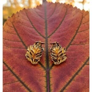 Vintage Gold Tone Leaf Clip Earrings-Brown Enamel-Mid Century-Fall-Retro-Nature